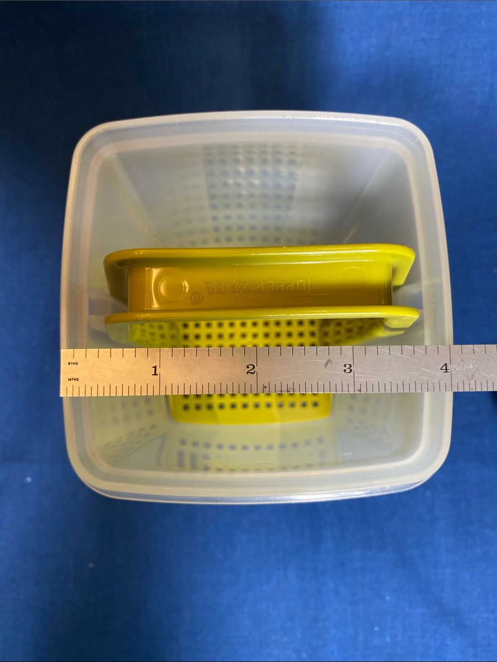 Tupperware Vintage Pickle Storage Container with Handy Pickle-lifter - Picture 9 of 11